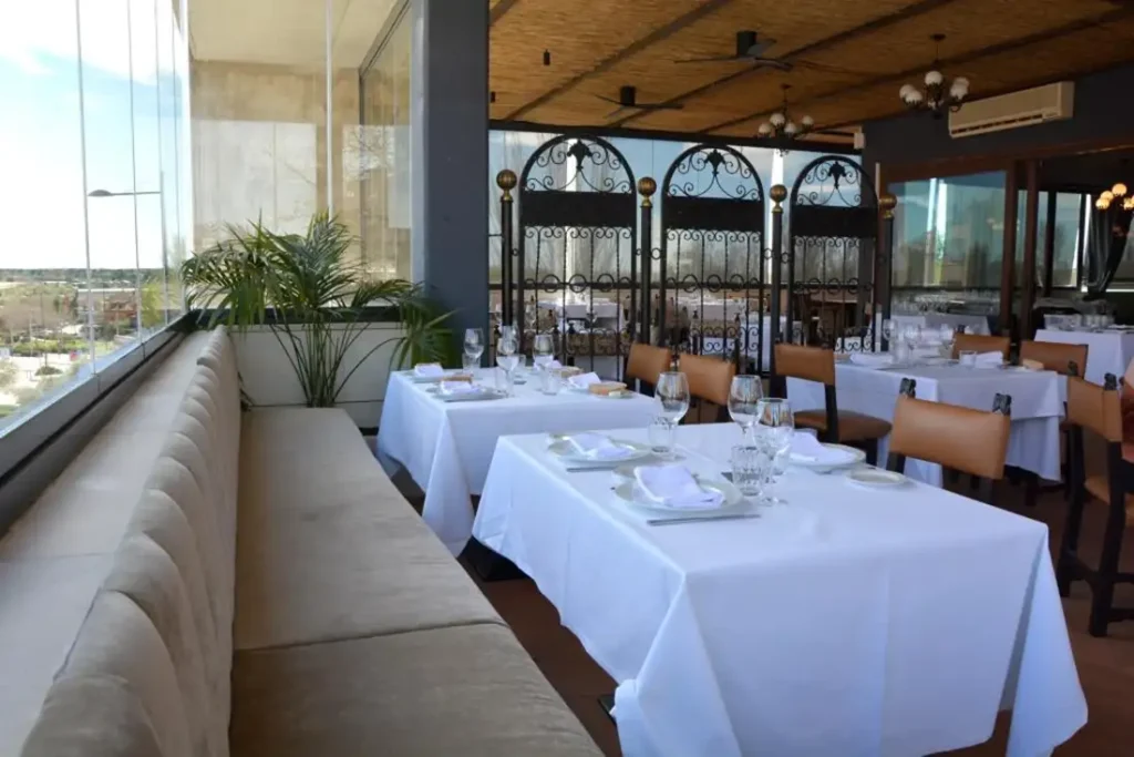 Sala del restaurante La Nueva Cañada